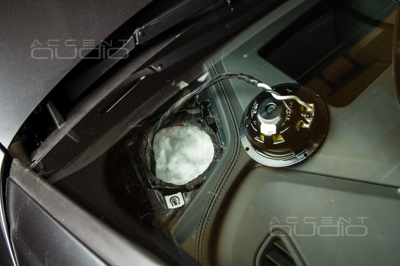 Скрытая интеграция среднечастотных динамиков Brax ML3 в Audi Q8