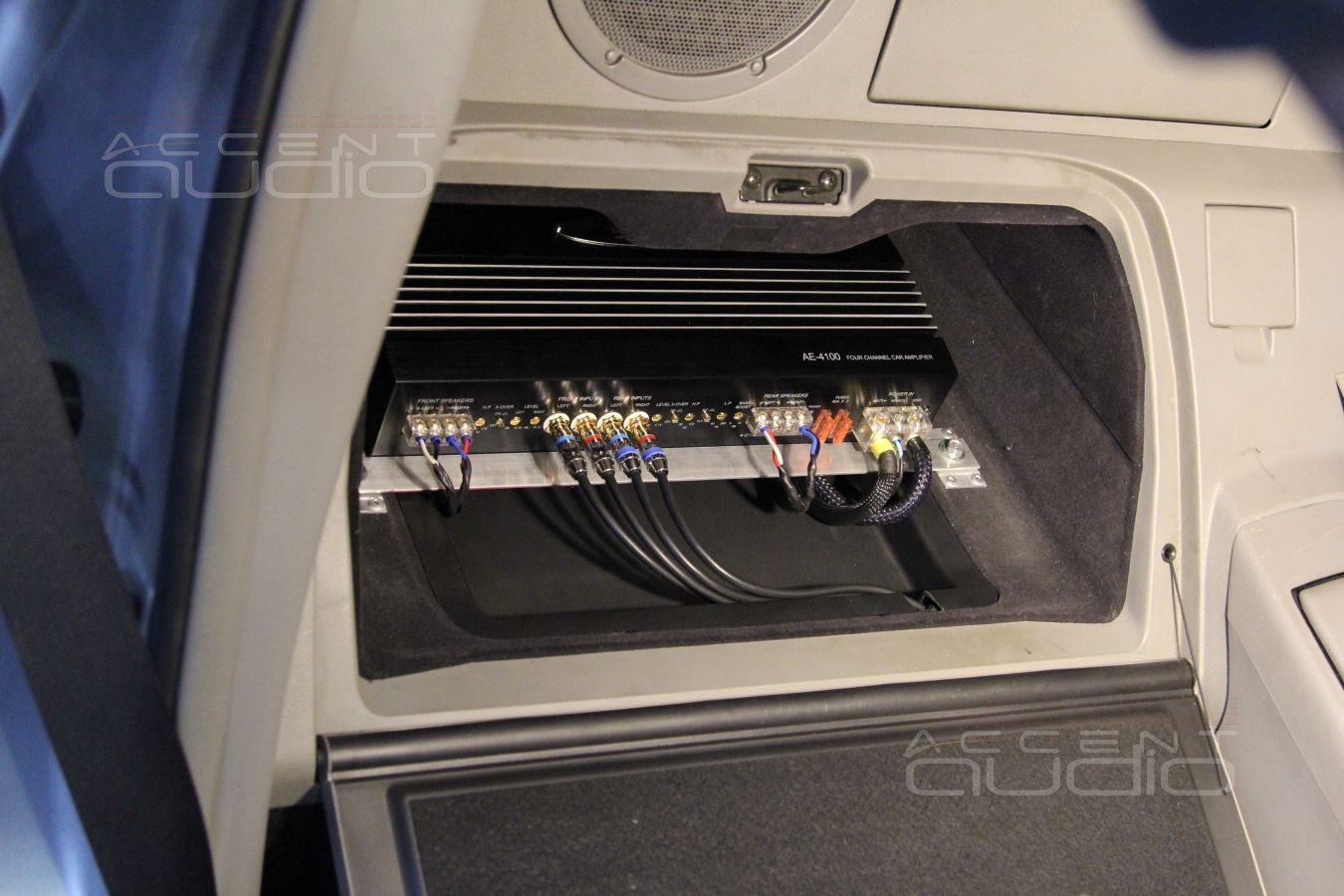 Установка усилителя E.O.S в Nissan 350Z