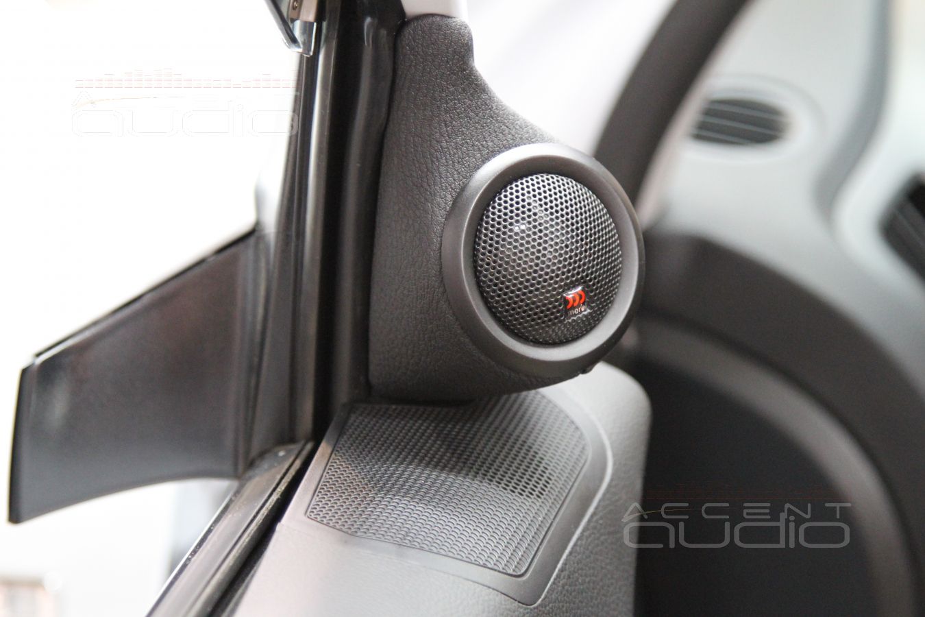 Замена акустических систем (динамиков) в Kia Sportage