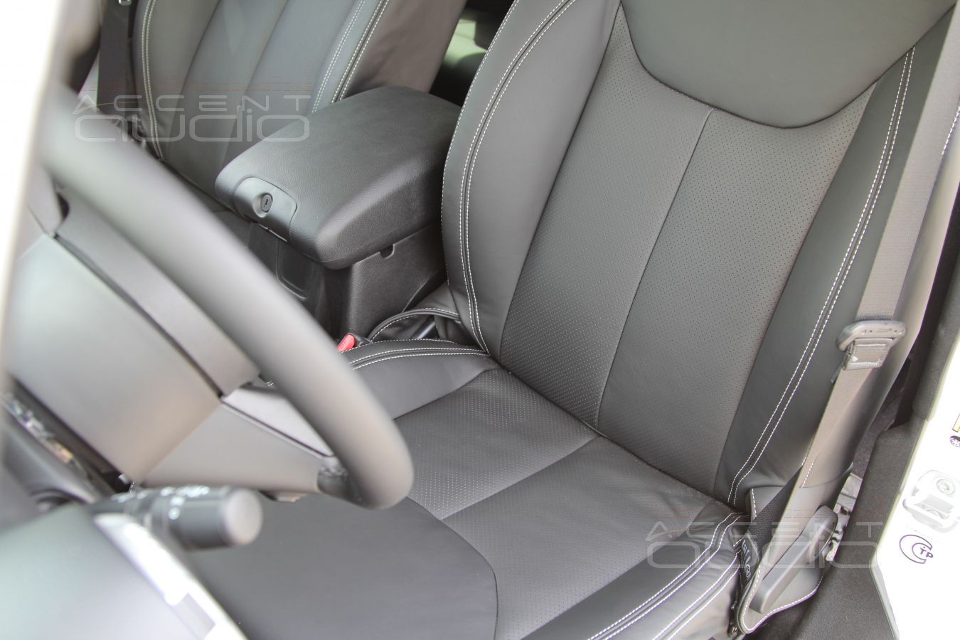 Пошив салона: качество кожи Nappa в сочетании с сидениями Jeep