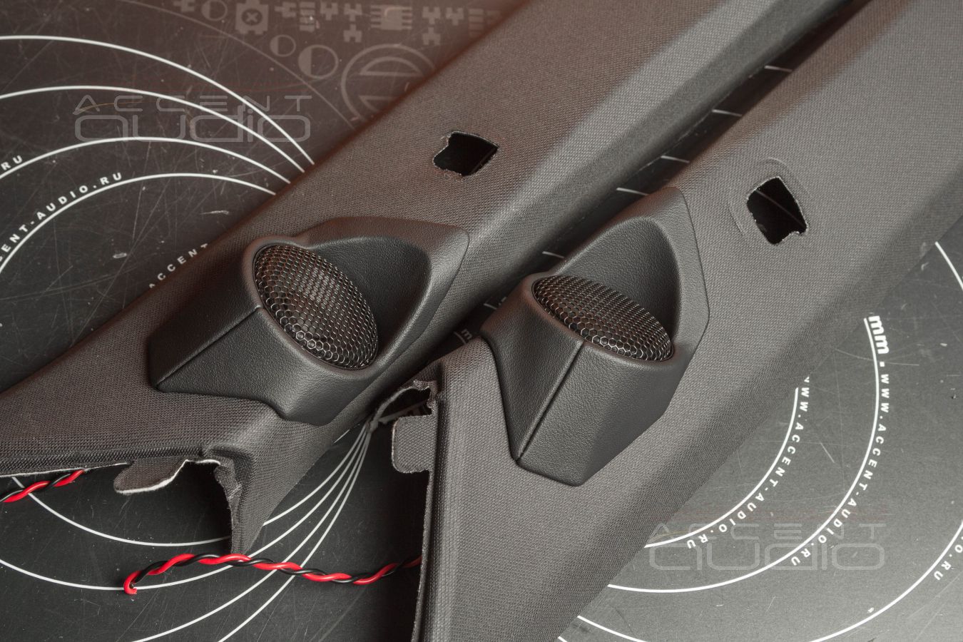 Стильное и лучшее решение для звука Jetour T2  - широкополосные излучатели в стойках