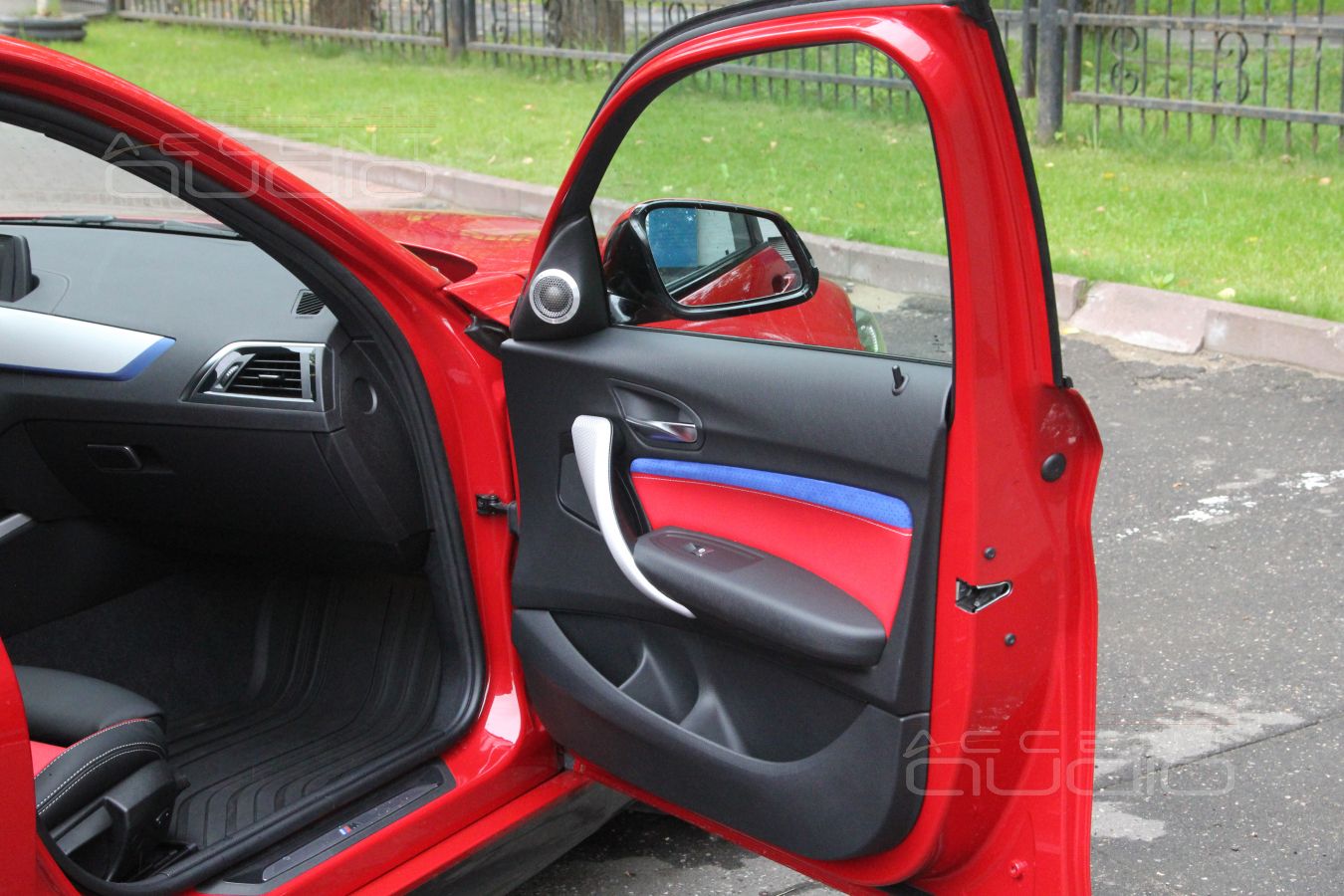 Для живого, точного и роскошного звука – подиумы под твитеры E.O.S ET-280 в BMW 118i