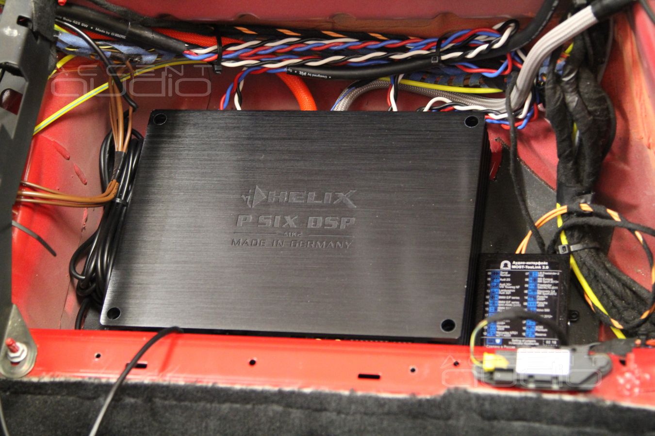 Установка усилителя в Mercedes-Benz SL350