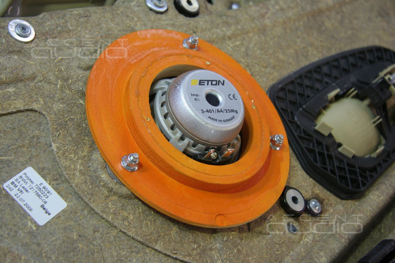 Установка среднечастотных динамиков в BMW 330i E90