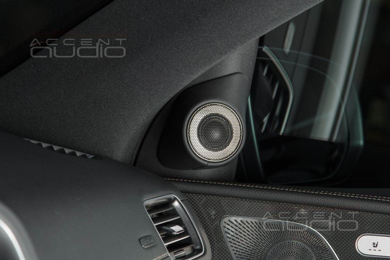 Красота и стиль твитеров Brax ML1 в интерьере Mercedes-Benz GLE Coupe AMG 53