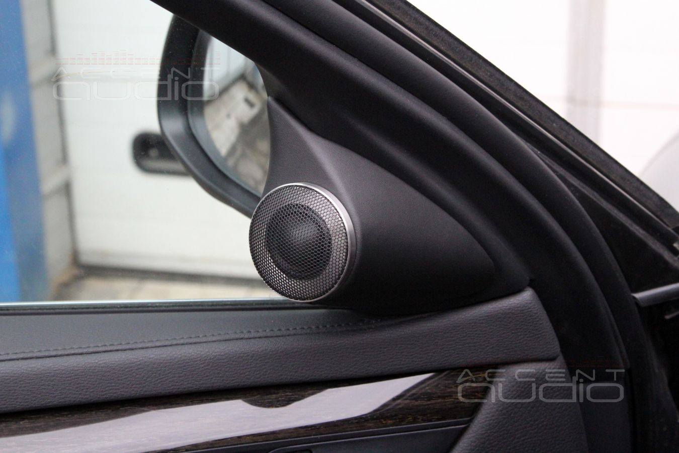 Быстрые подиумы под твитеры BRAX в BMW X6