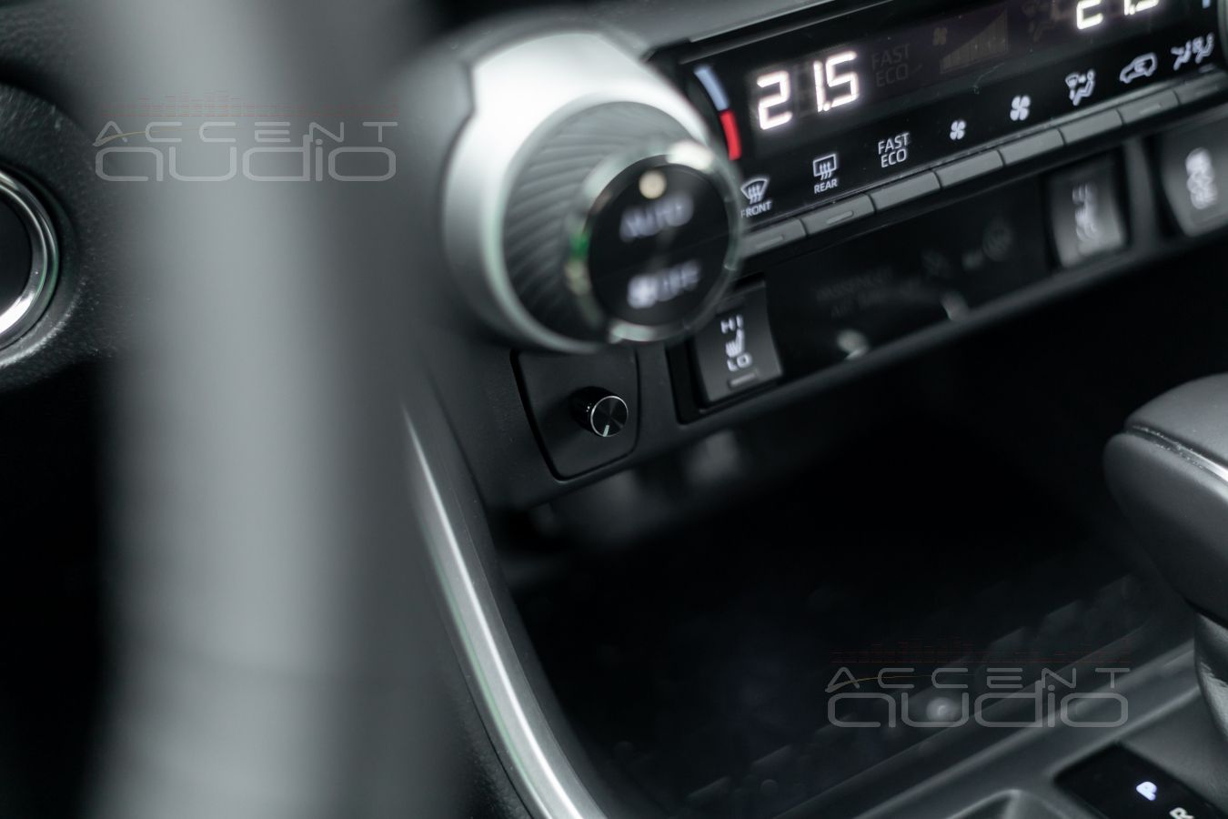 Установка усилителей Helix и Alpine в Toyota RAV4