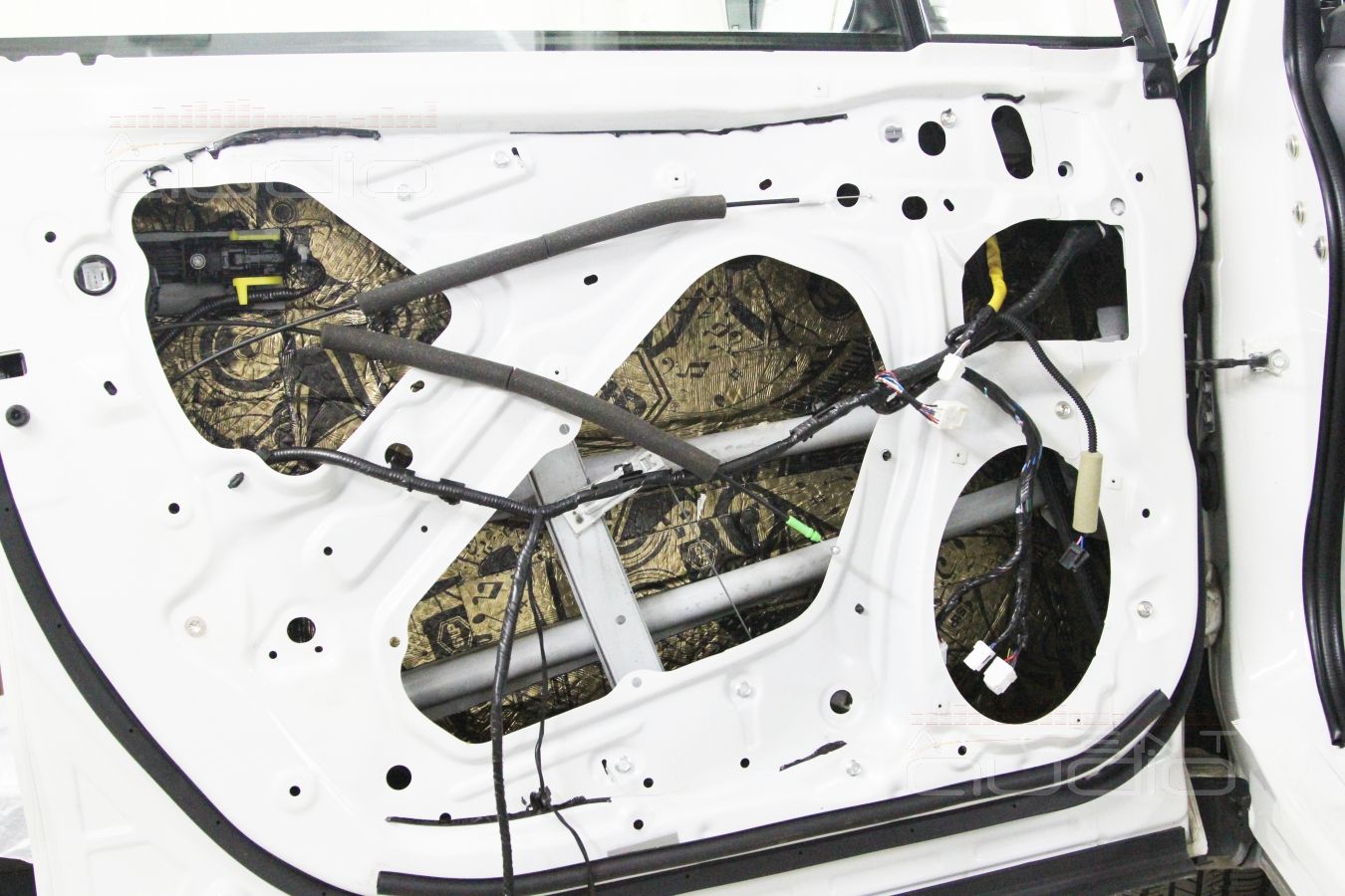 Шумоизоляция материалами STPGold new в Subaru Forester