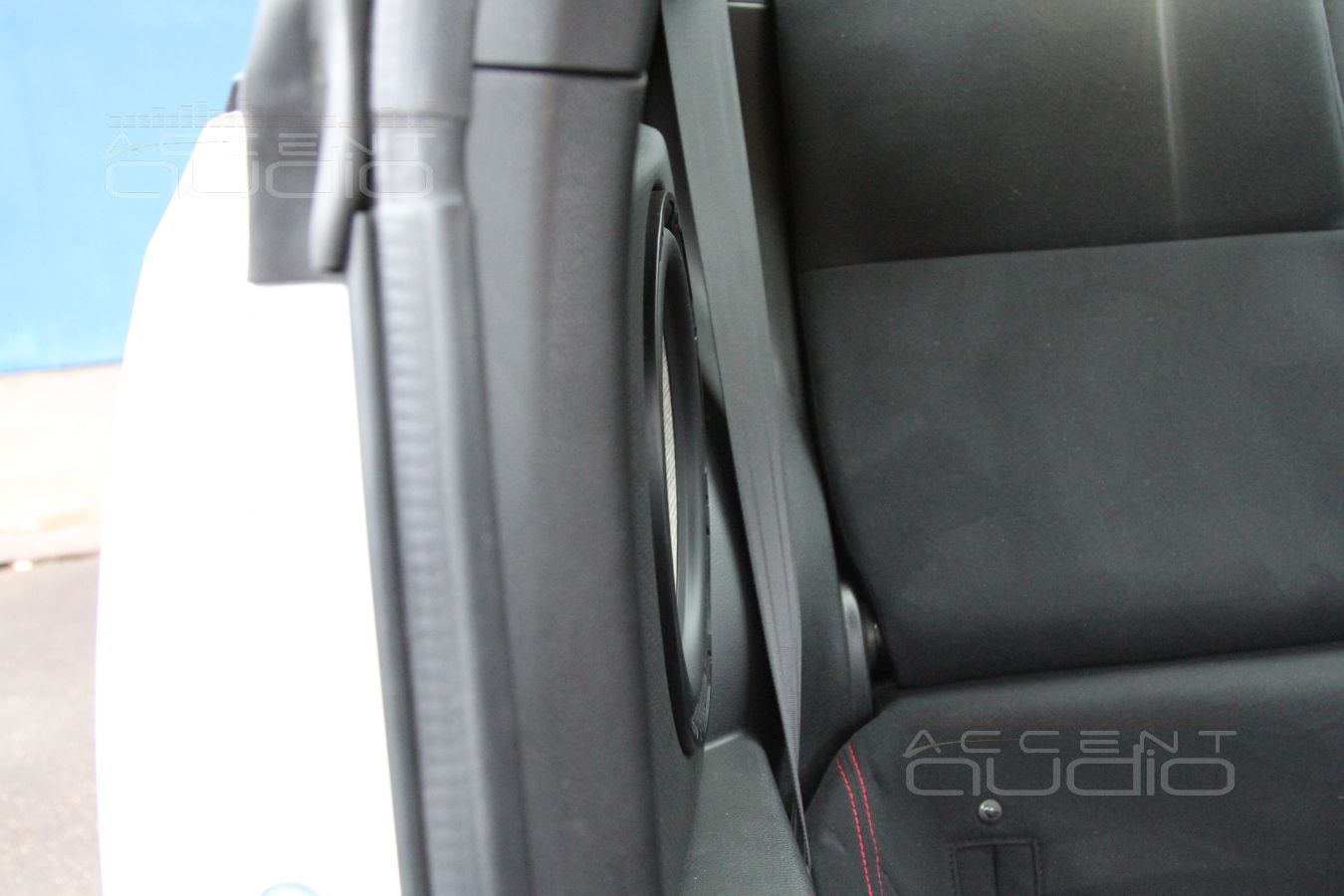 Встроенный сабвуфер в Toyota GT86