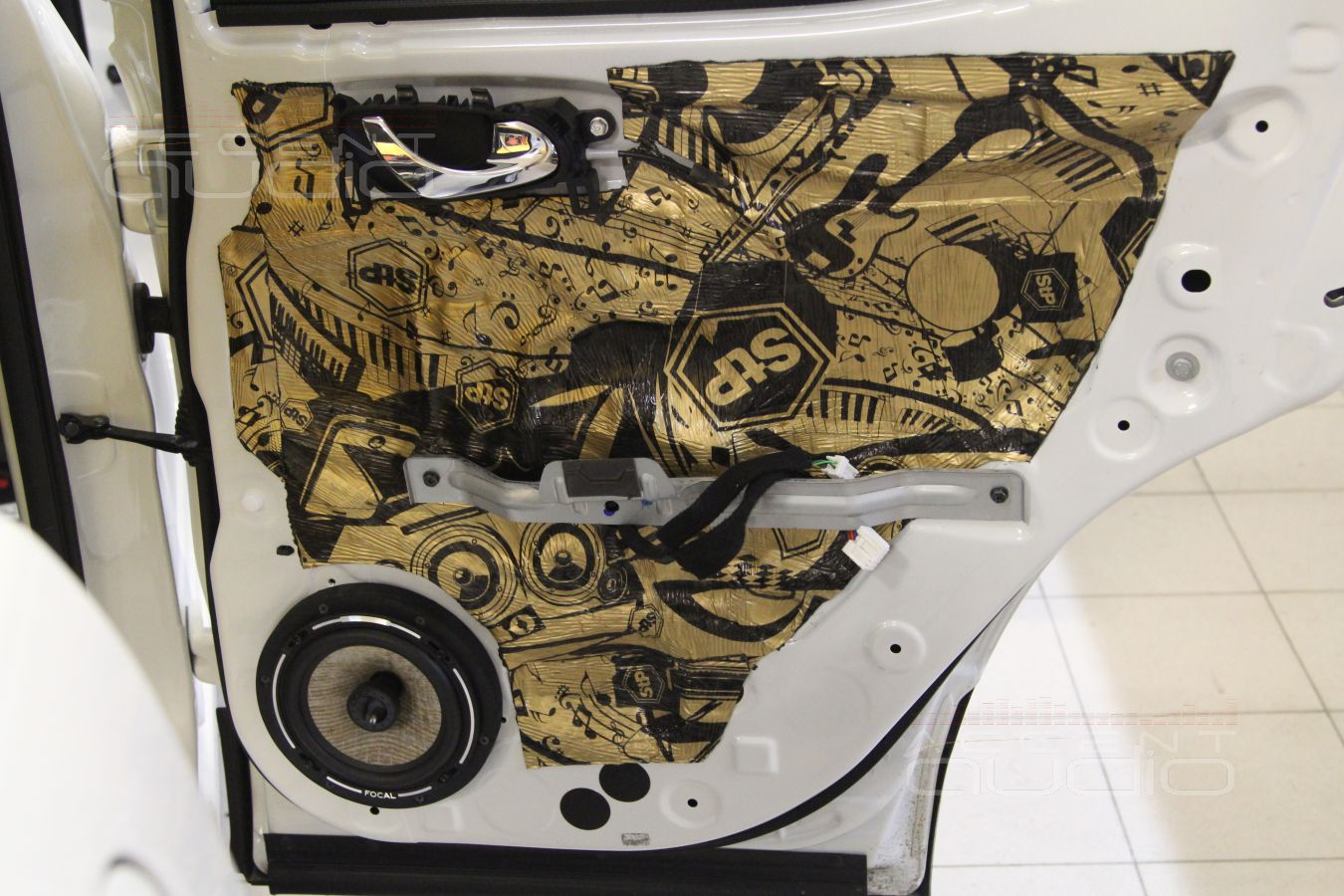 Установка акустики Focal 