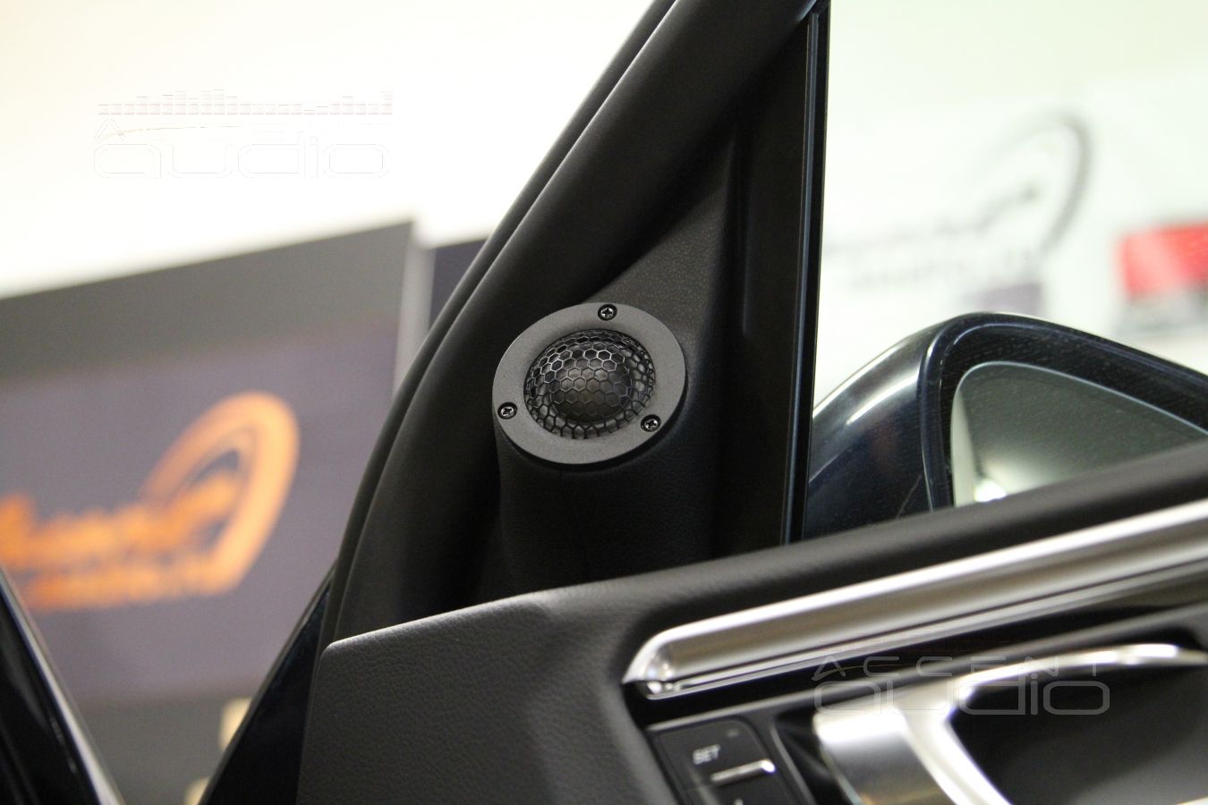 Новая акустика в Porshe Macan - твитеры ScanSpeak