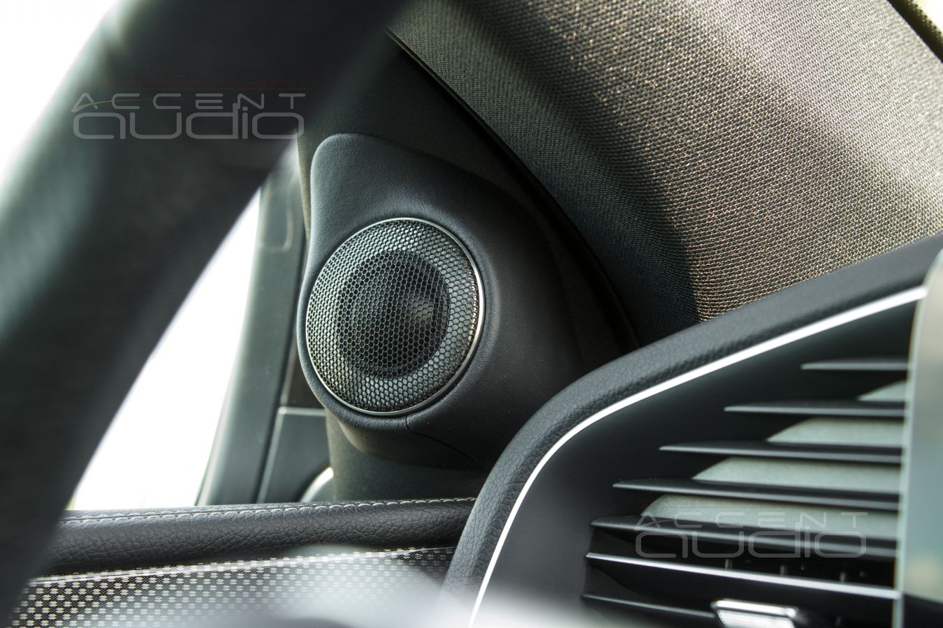 Красота и стиль твитеров Brax ML1 в интерьере Mercedes-Benz GLE Coupe AMG 53