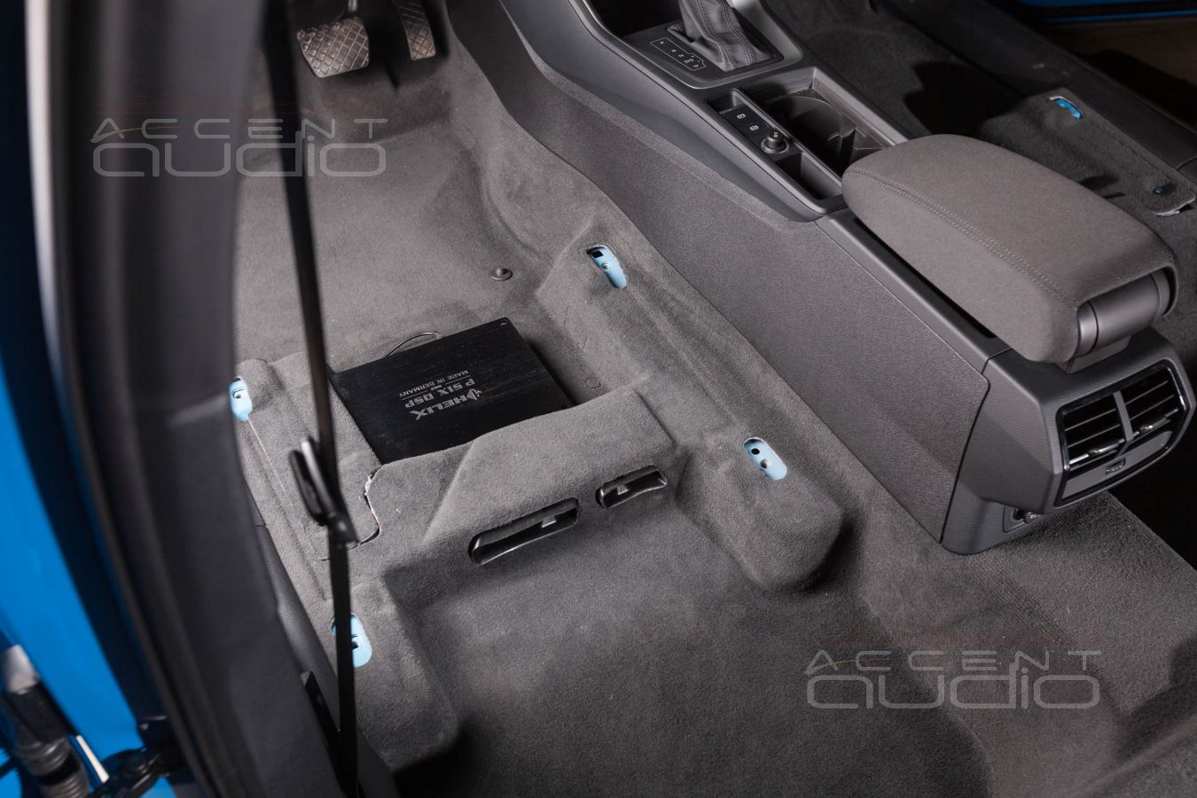 Установка усилителя Helix в новый Audi Q3