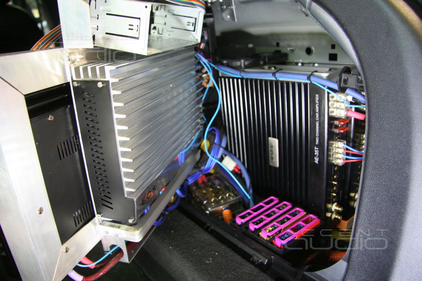 Скрытая установка усилителей в Audi 2011