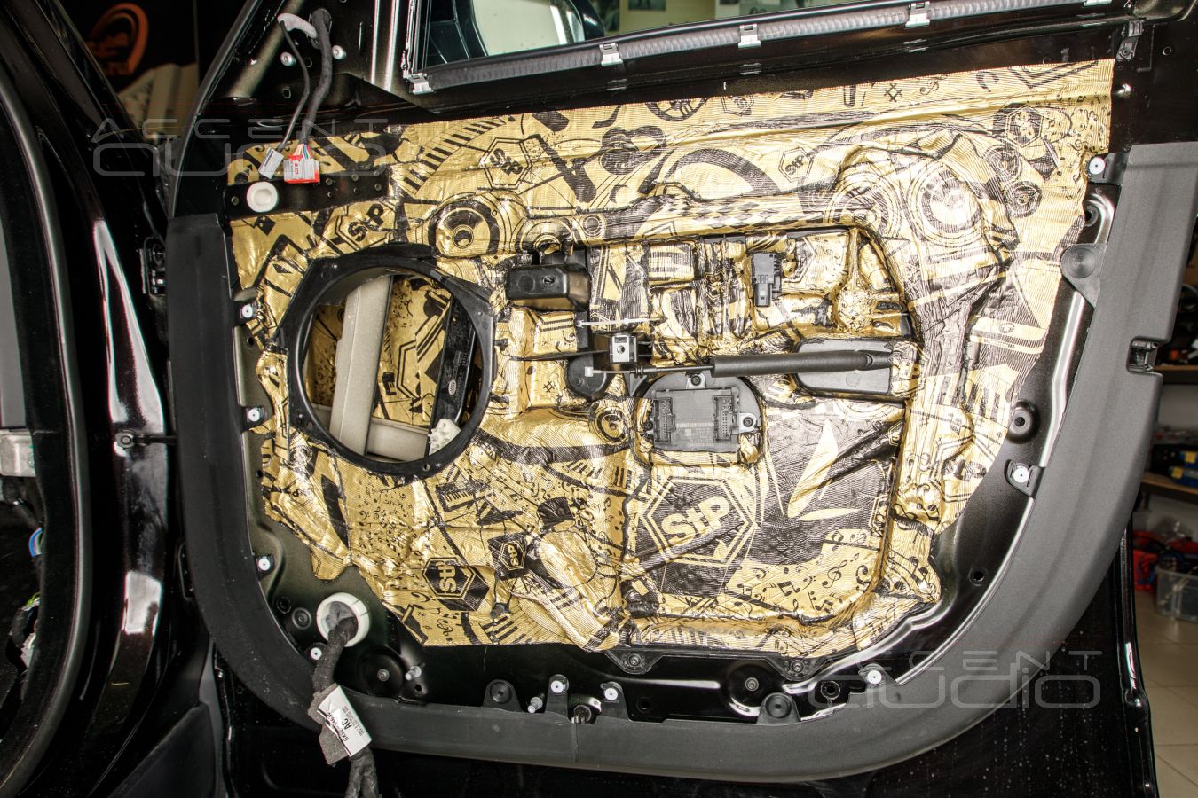 Аудиоподготовка передних дверей RangeRover и установка акустики Brax