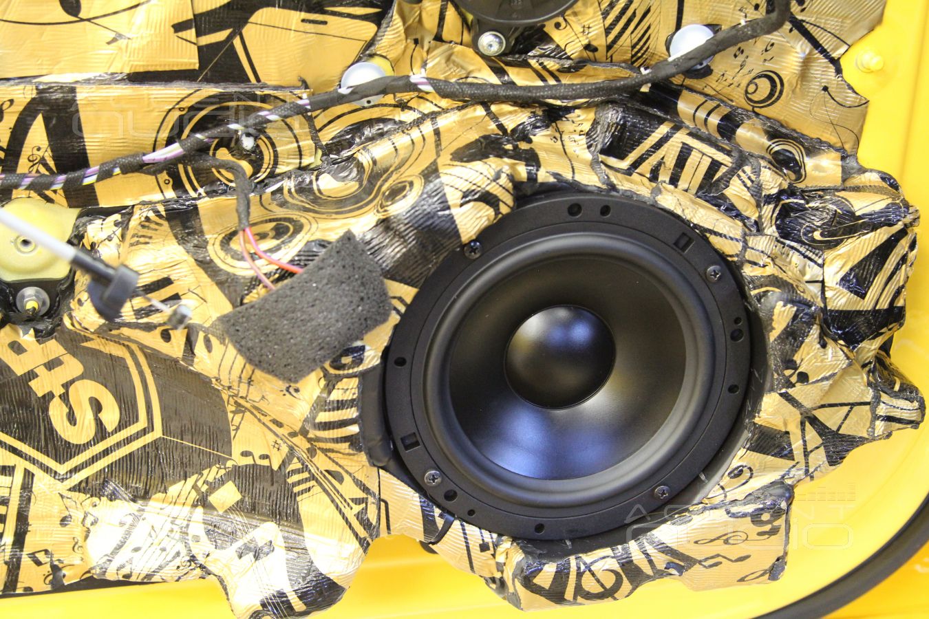 Аудиоподготовка Audi TT и дверные ящики