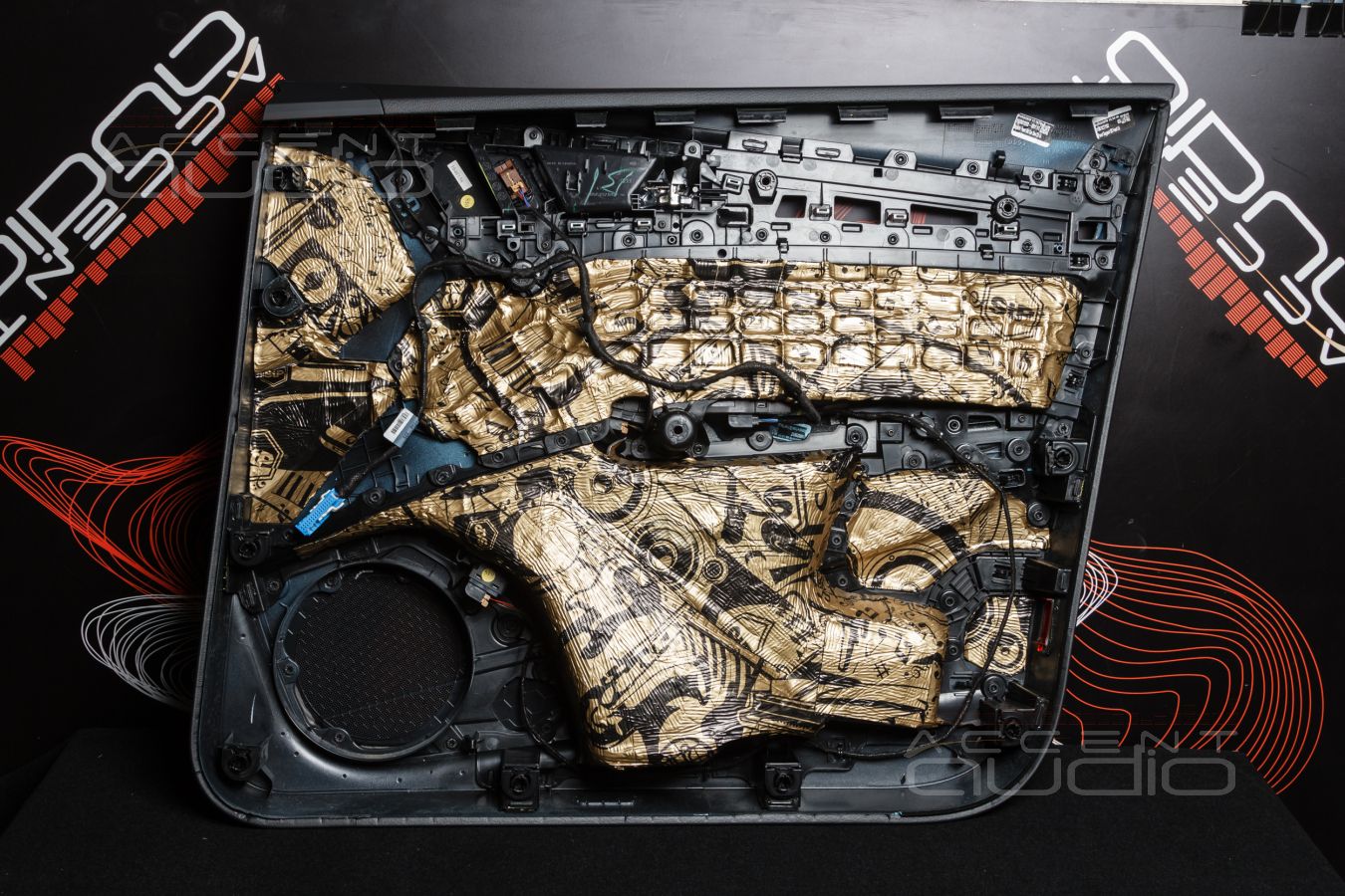 Шумоизоляция\Аудиоподготовка дверей и установка новой акустики SOAudio в Audi Q5