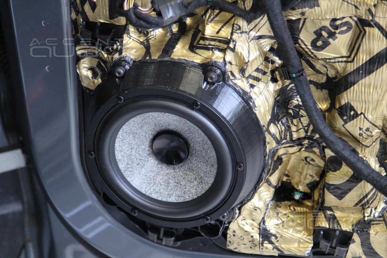 Аудиоподготовка дверей Volvo XC 60