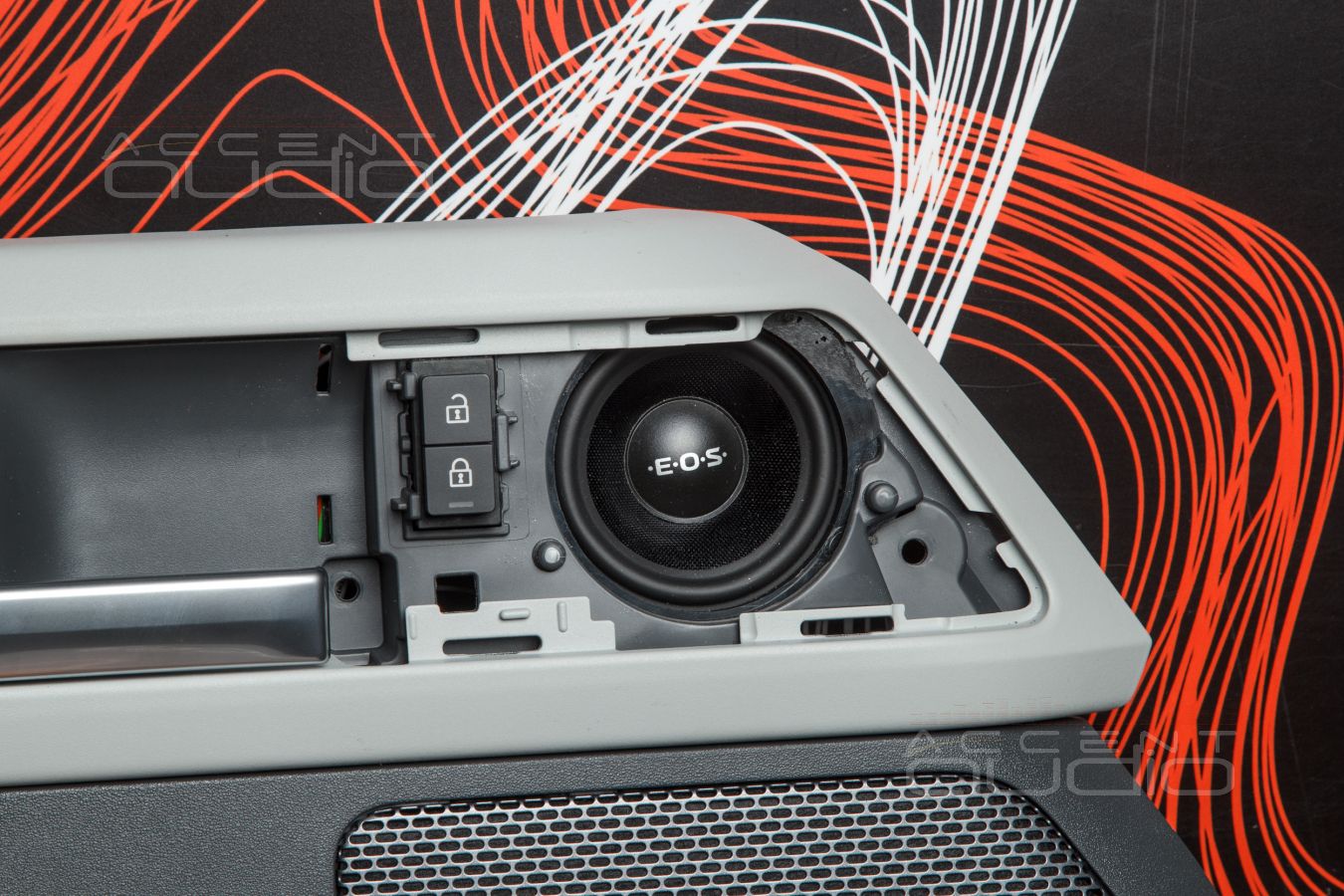 Монтаж СЧ и ВЧ динамиков E.O.S и SOAudio штатно в двери Land Rover Defender