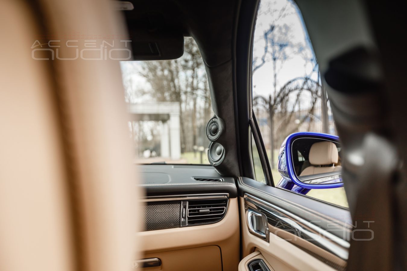 Подиумы для новых СЧ-ВЧ излучателей Brax и ScanSpeak для Porsche Macan