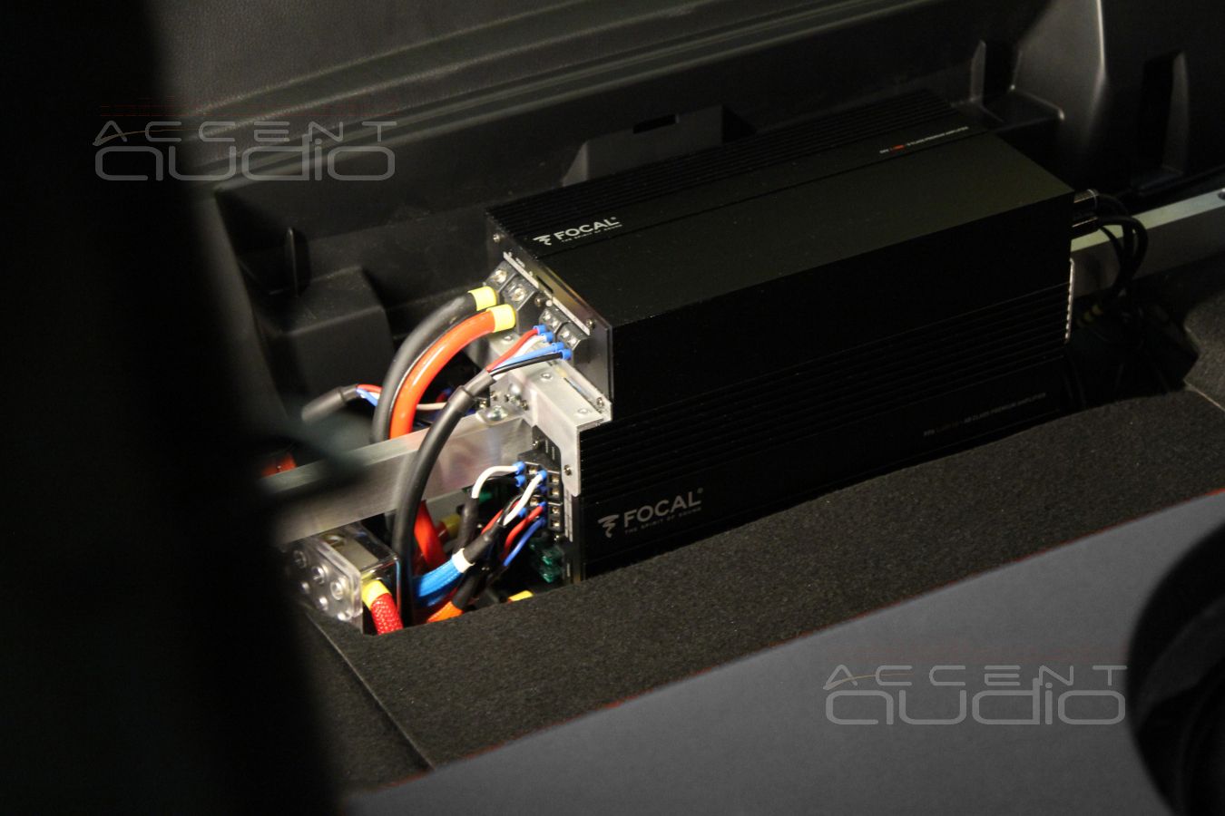 Десятиканальный усилитель Focal, предназначенный для Porsche Macan