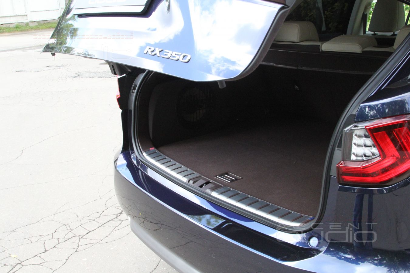 Сабвуфер-стелс