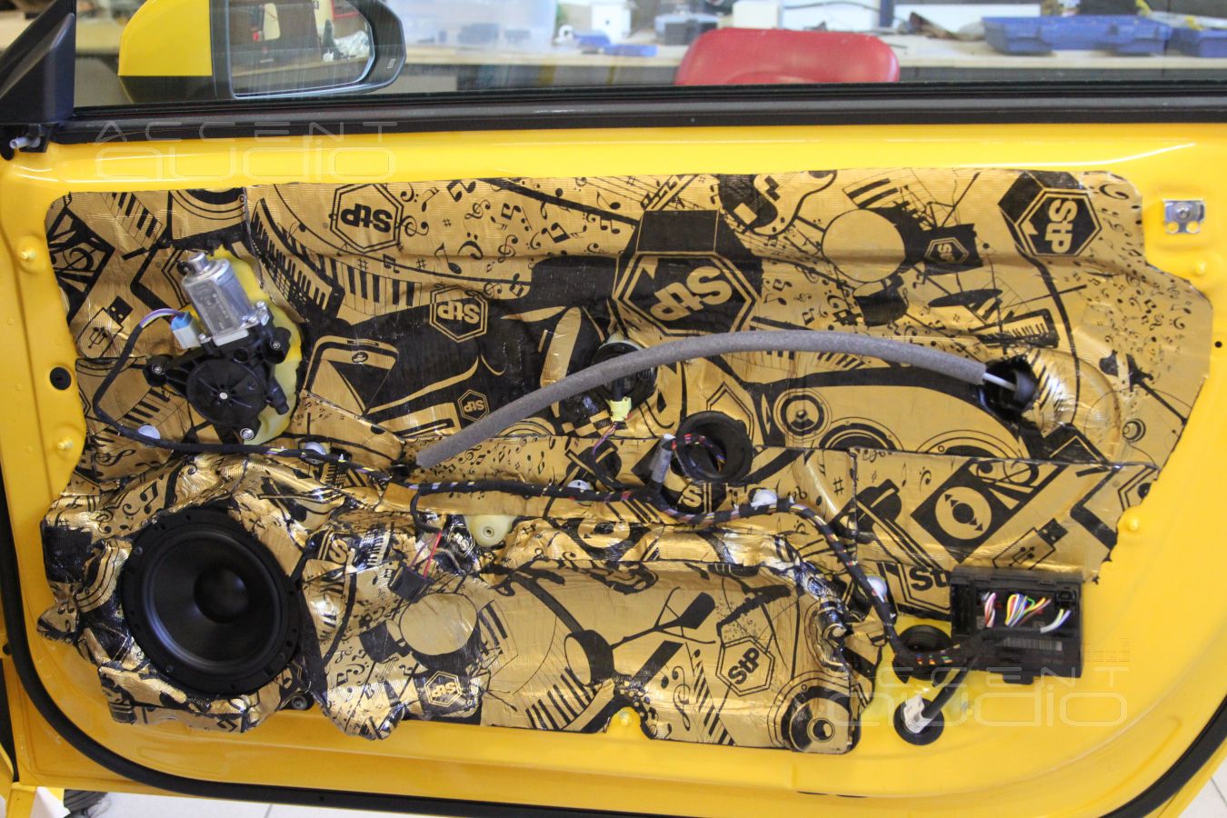 Аудиоподготовка Audi TT и дверные ящики