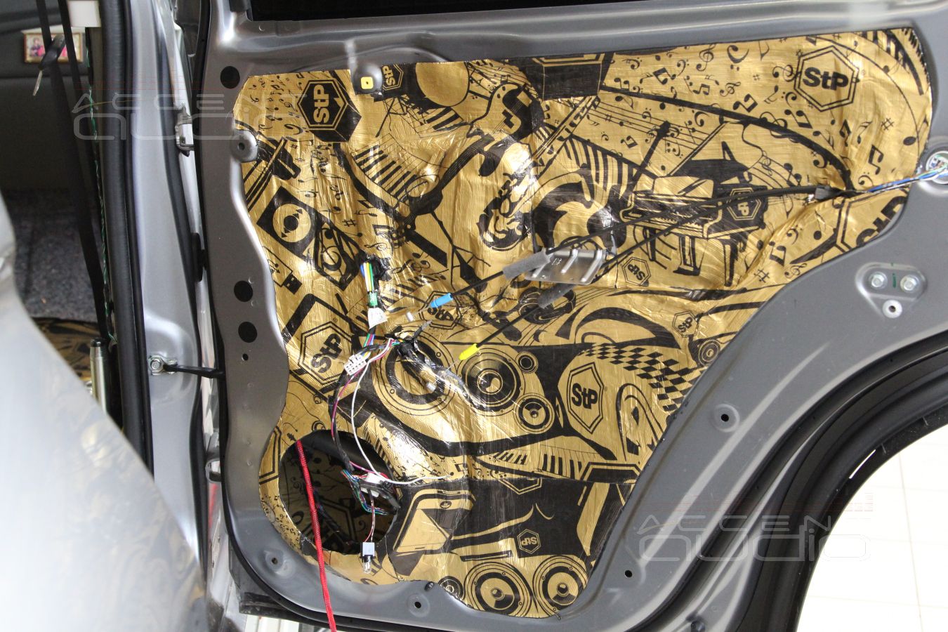 Аудиоподготовка дверей Mitsubishi Pajero Sport