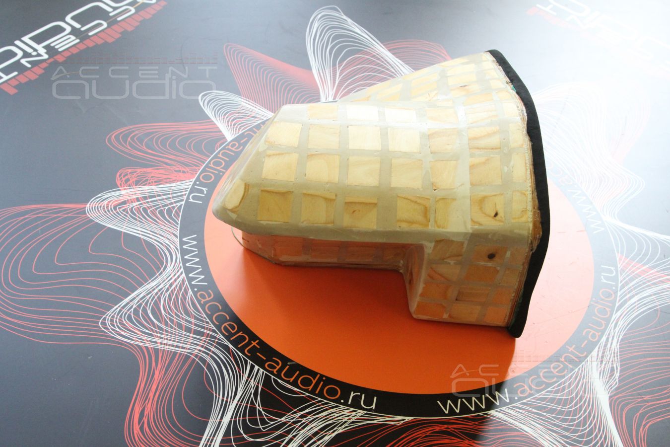 Сабвуфер-стелс для Dego sb-10 p-mk2 в Mercedes-Benz GT