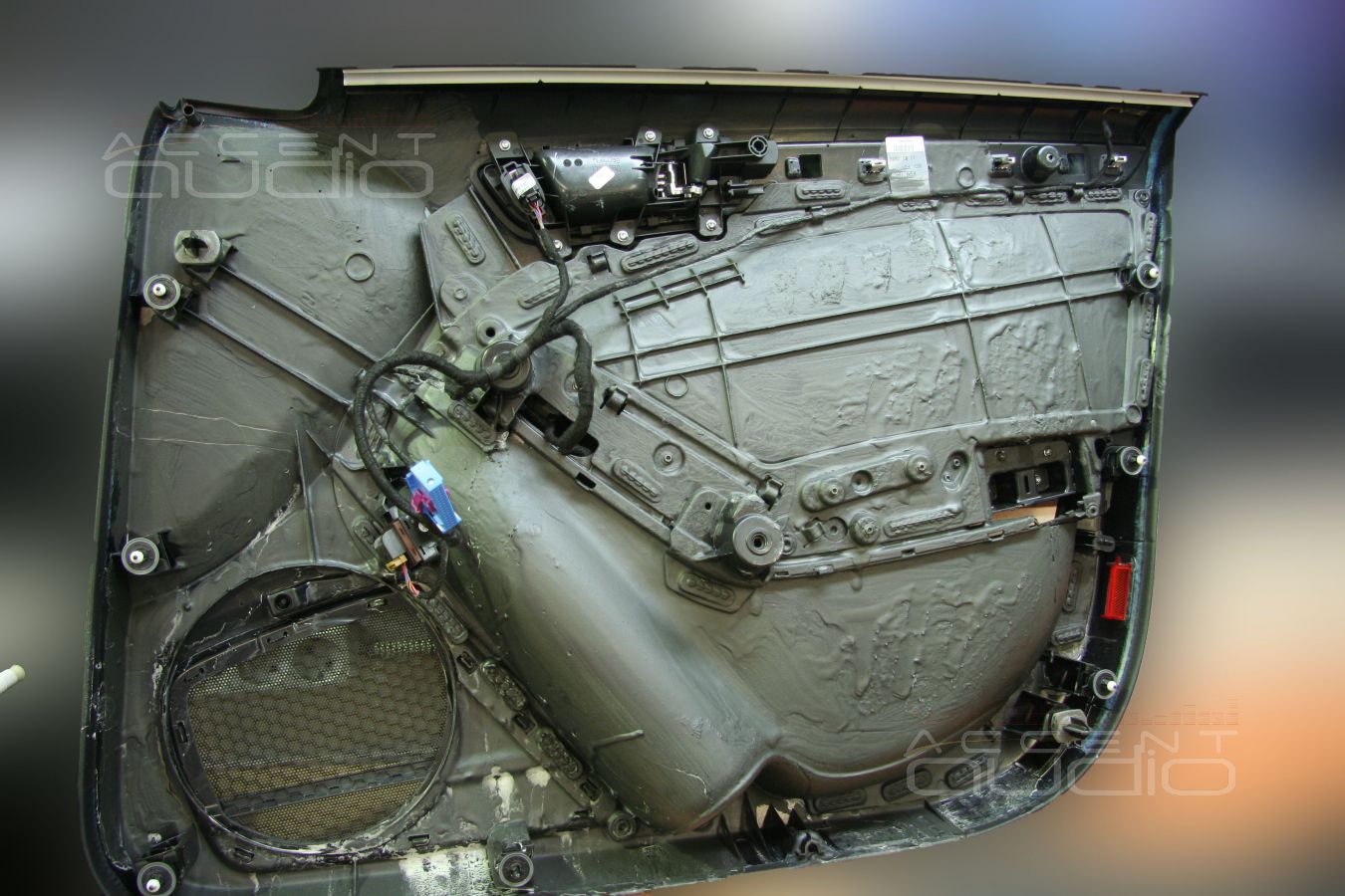 Установка акустики и шумоизоляция в Audi A4