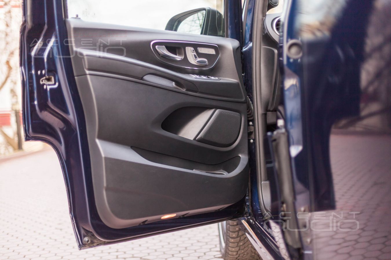 Аудиоподготовка дверей и установка фронтальных мидбасов Helix С6B в MB Vito