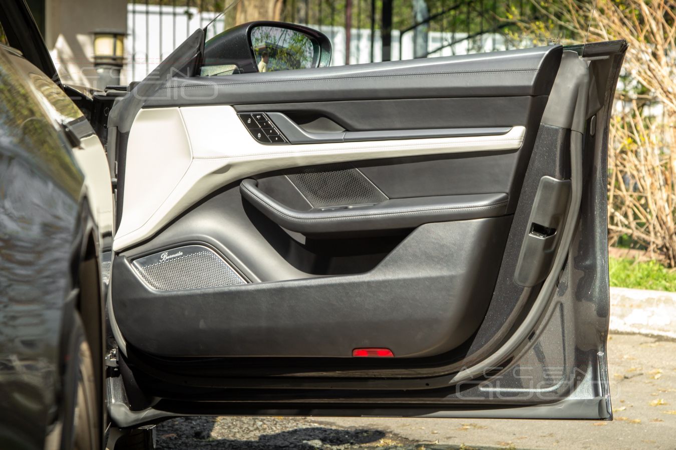 Аудиоподготовка дверей и монтаж мидбасовых динамиков Brax ML6P в Porsche Taycan