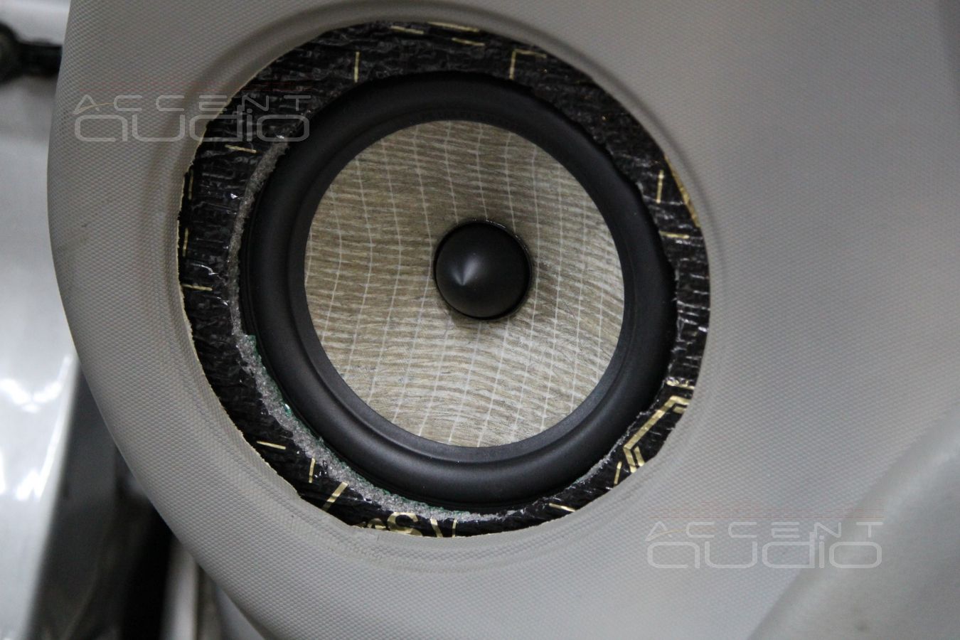 Установка акустики Focal Performance в Nissan 350Z