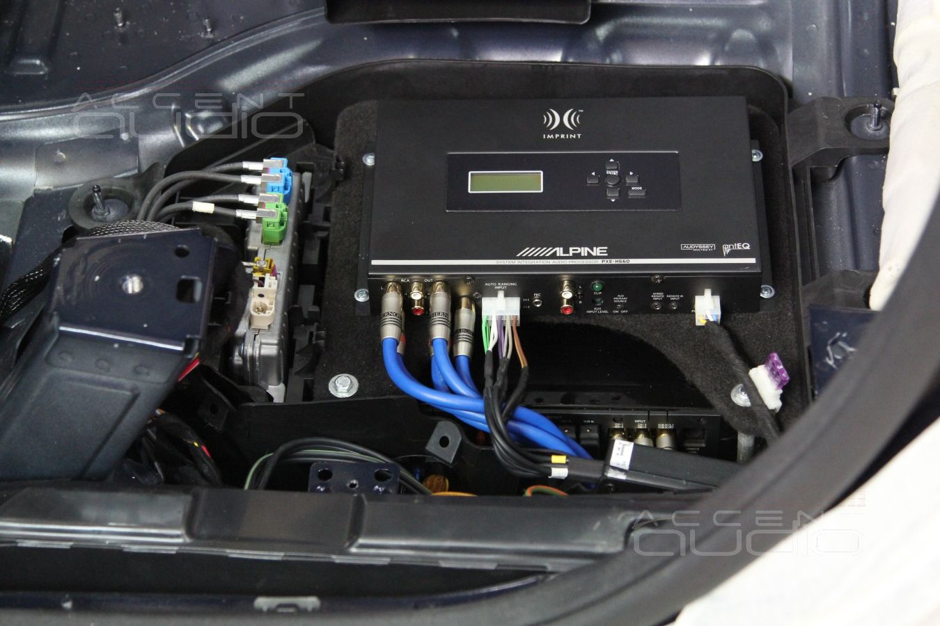 Update: установка процессора и усилителя под водительским сидением