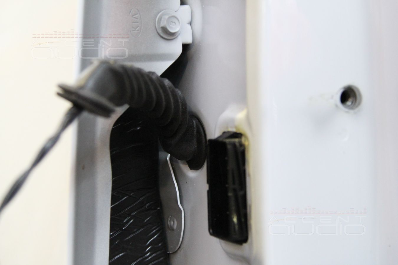 Замена акустических систем (динамиков) в Kia Sportage