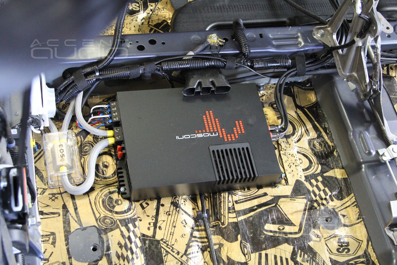 Установка усилителей в Honda CRV 2018 Mosconi Gladen One 130.4