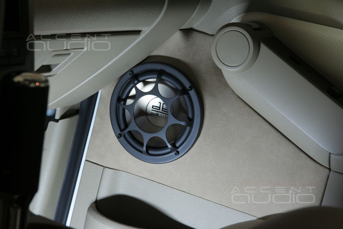 Установка акустики в стиле Ford Explorer