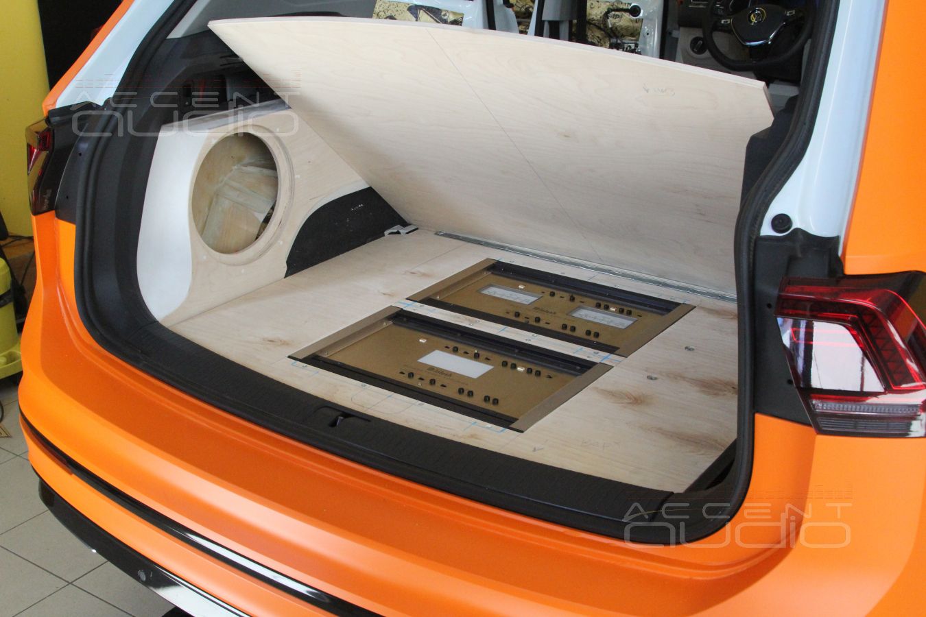 Главное – в полу: оригинальная установка усилителей McIntosh и процессора Helix