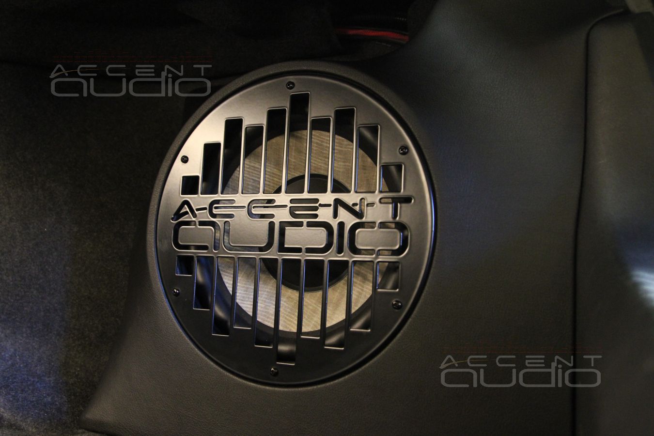 Правые и левые сабвуферы – исполнение на вкус