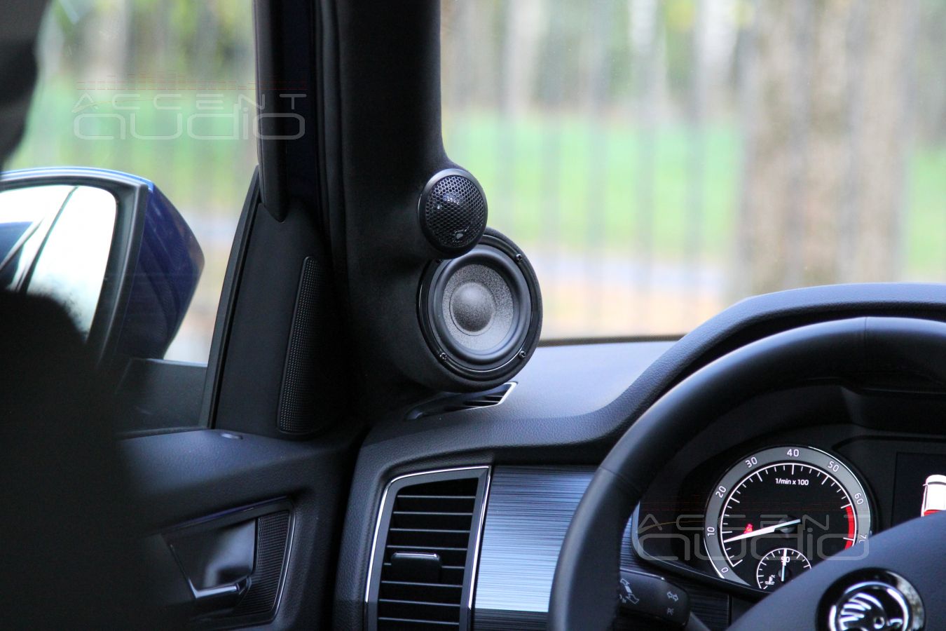 Сразу – главное: подиумы для твитеров Rainbow и среднечастотных излучателей Brax для Skoda Kodiaq