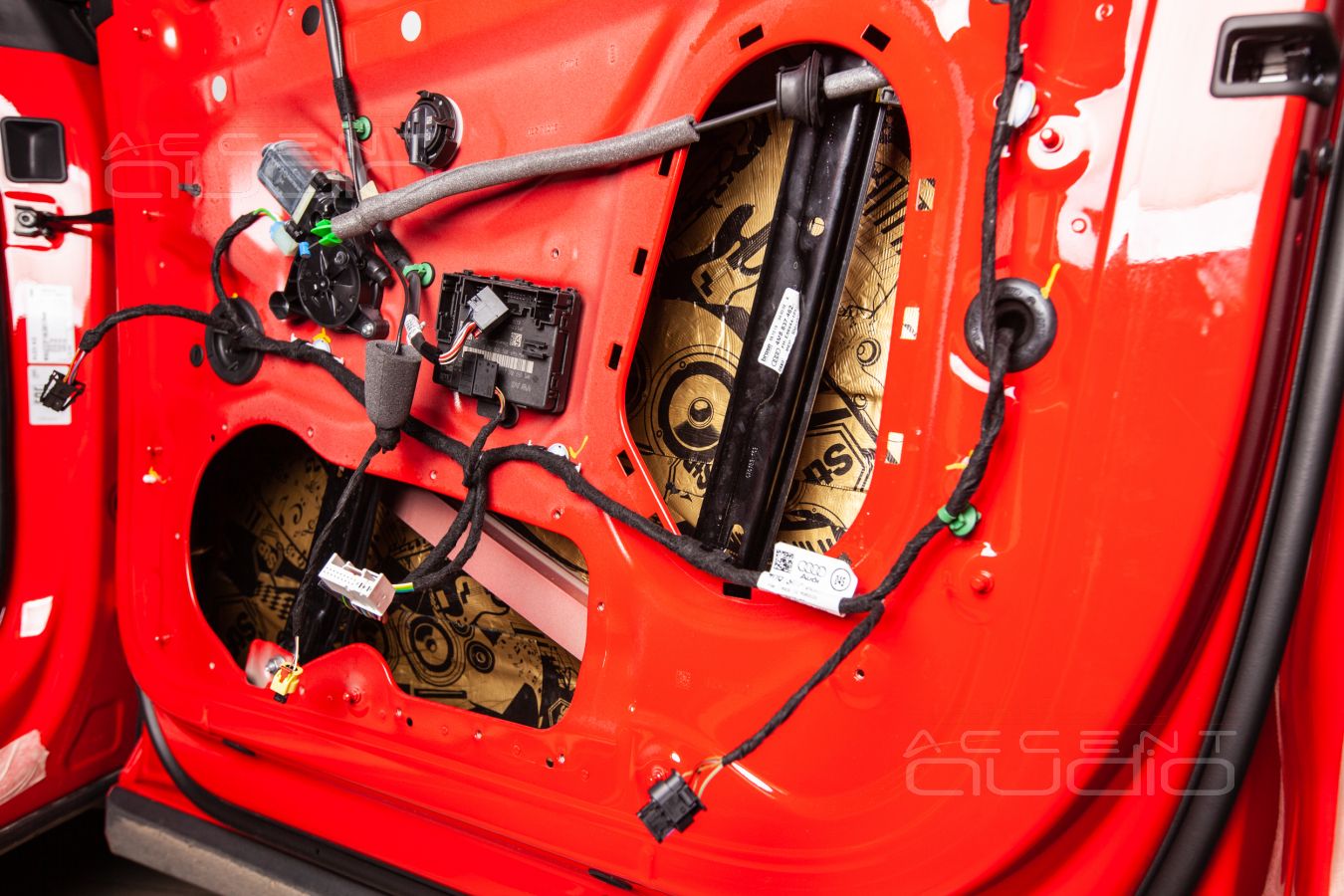 Аудиоподготовка дверей, ящики и ScanSpeak Revelator – всё необходимое для идеального звука