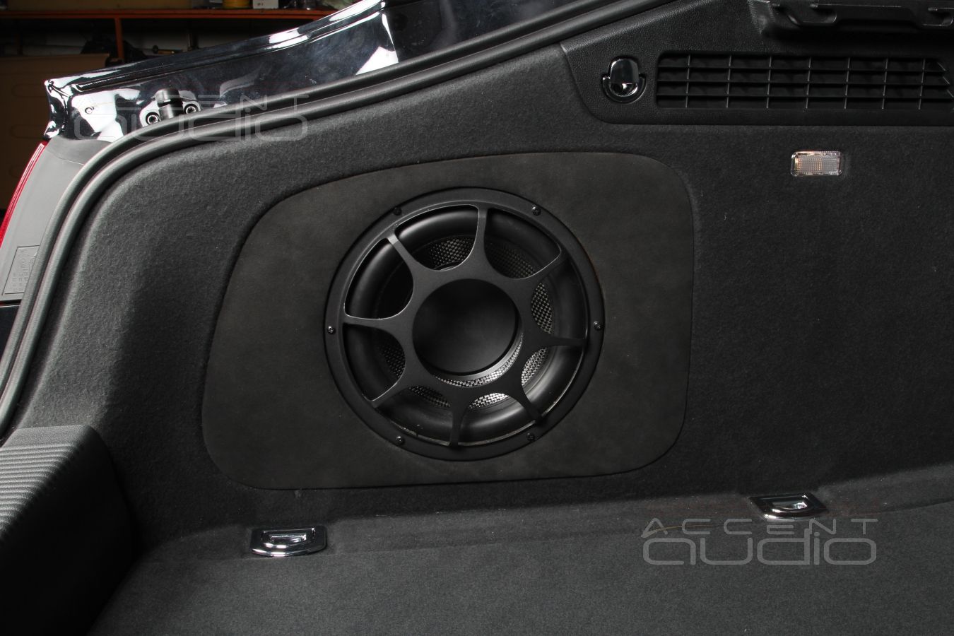 Просто сабвуфер в левом крыле Audi A5 S-Line