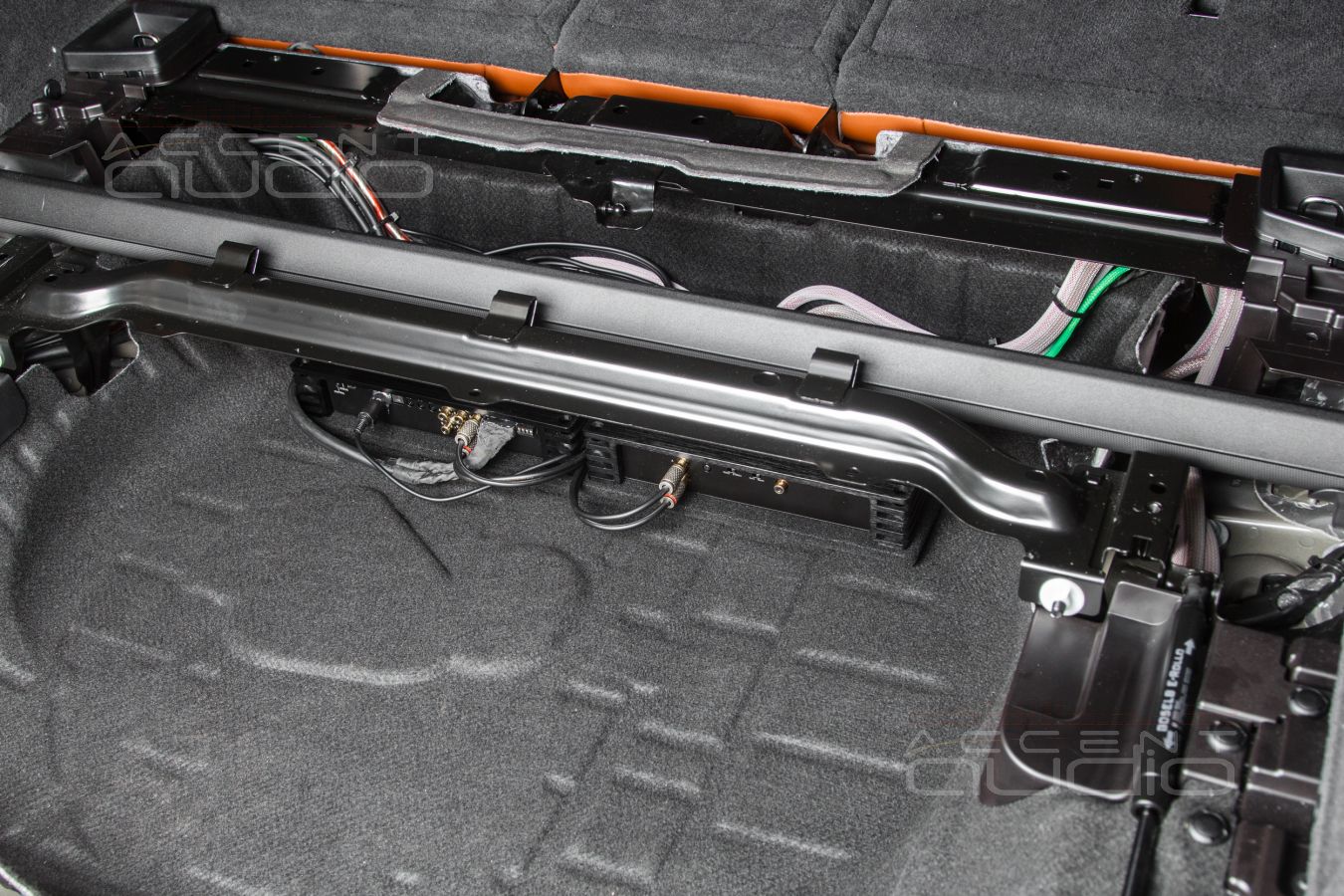 Немецкие усилители Helix PSix и Helix Pone в BMW X5