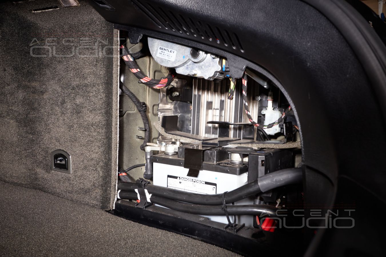 Куда установить сабвуфер в кузове Bentley Continental GT ? Никуда !