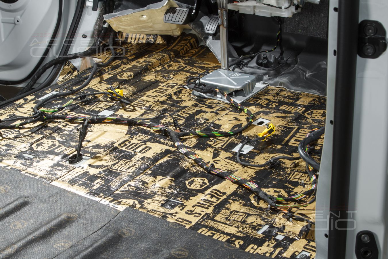 Полная шумоизоляция Opel Zafira Life лучшими материалами STP