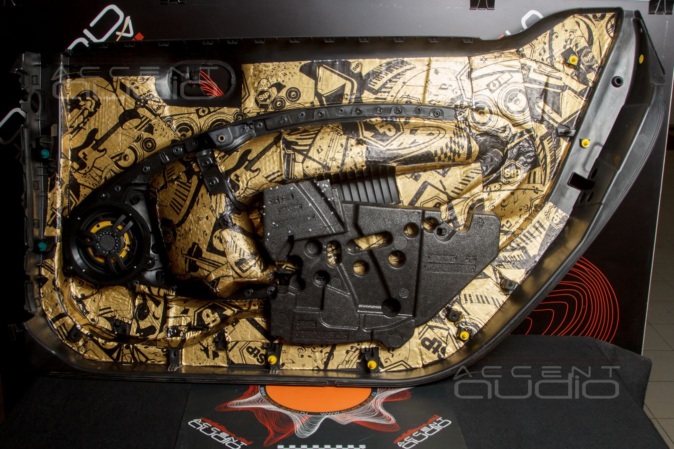 Аудиоподготовка дверей и установка мидбасовых динамиков Morel Virtus Nano Carbon MW6