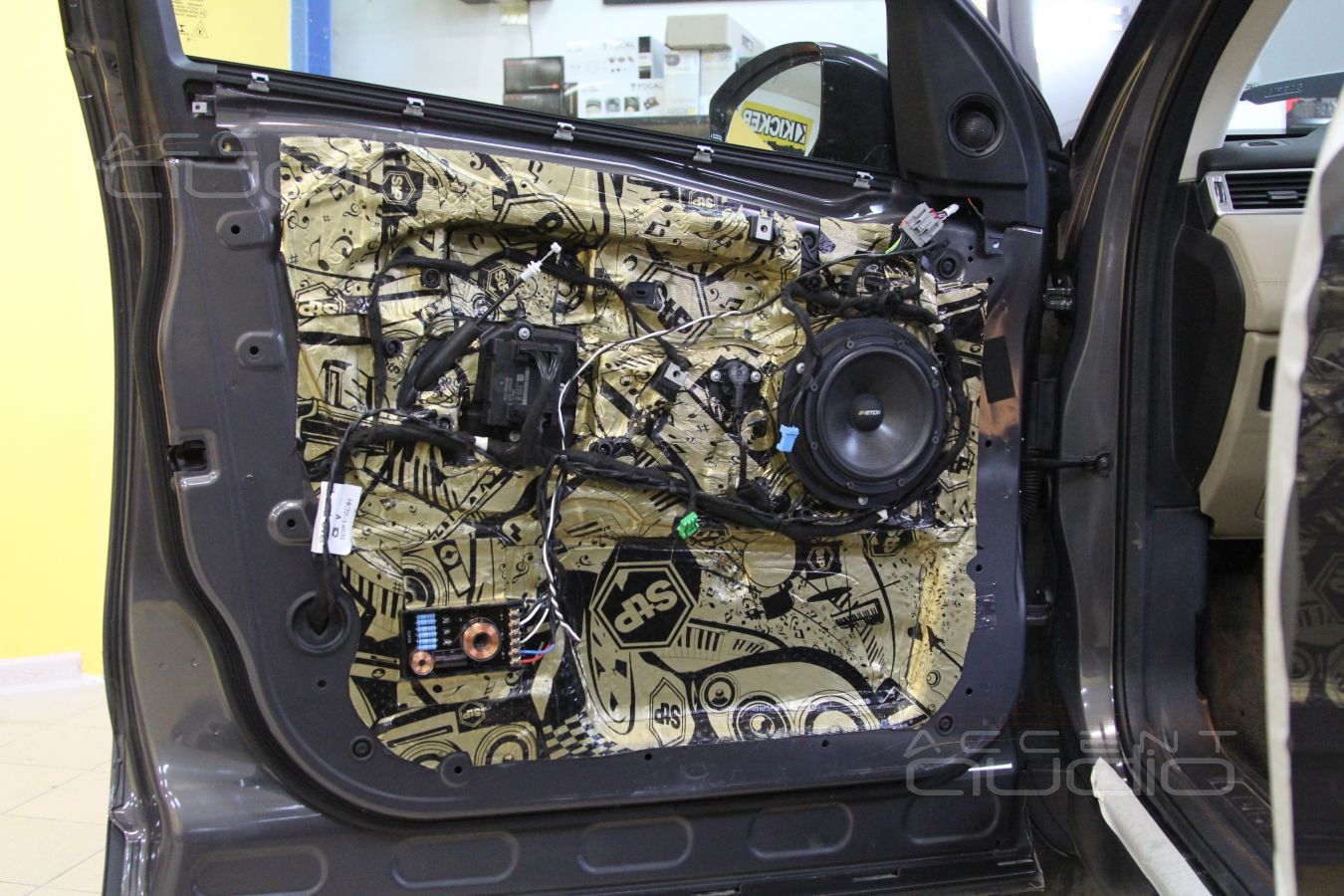 Установка новой акустики Eton в LandRover Discovery Sport