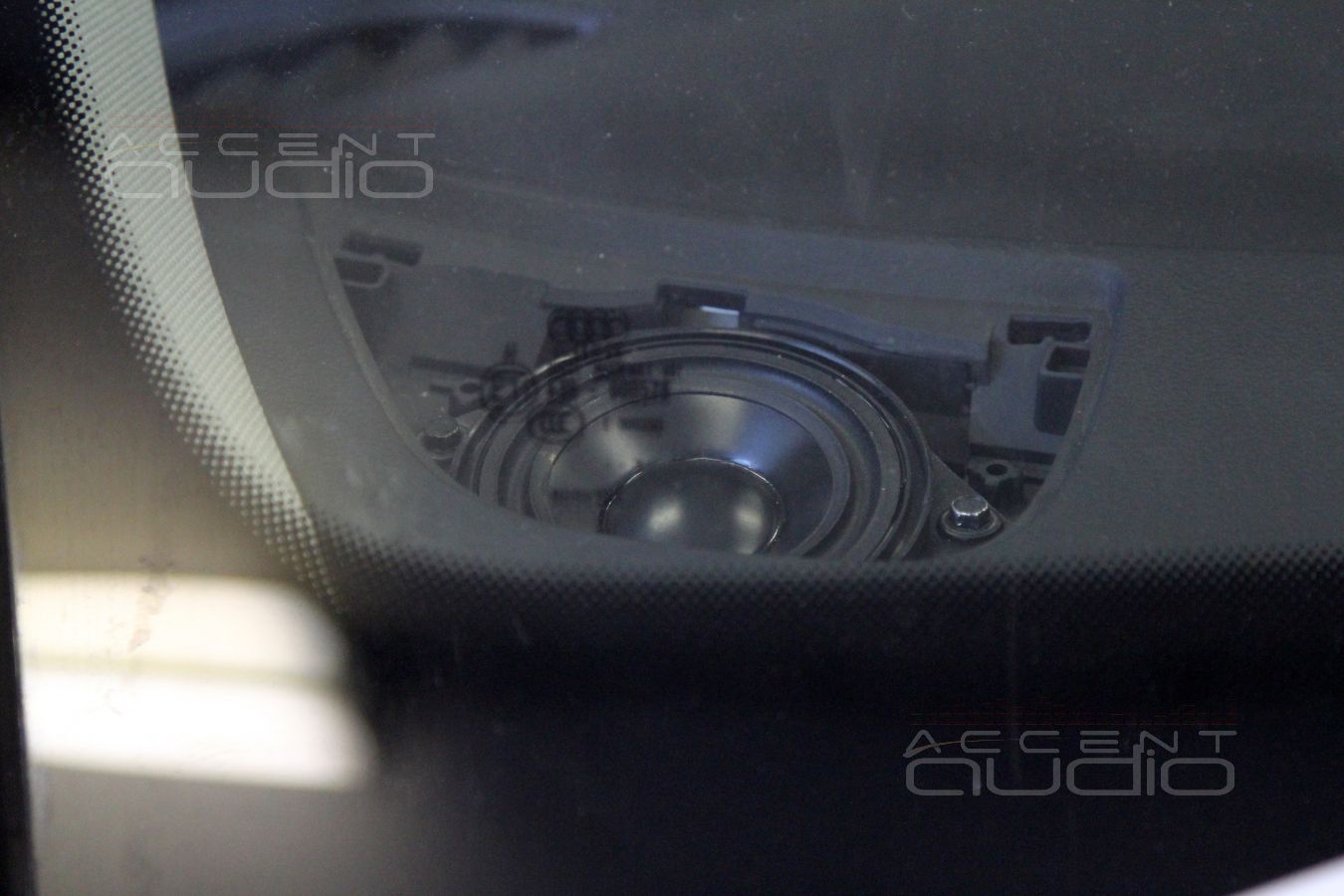 Фронтальная акустика в A6 2013-го.