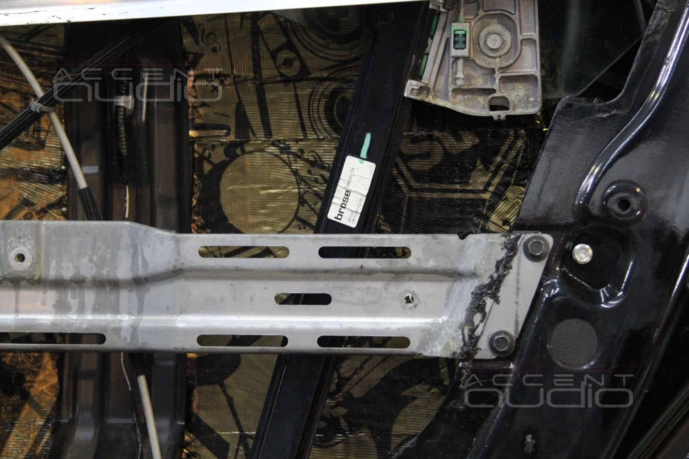 Шумоизоляция дверей Nissan GT-R в 3 слоя