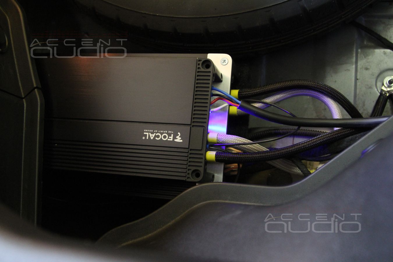 Установка и скрытая интеграция усилителей Focal FPX 4.400 SQ